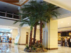 China Superior Quality Artificial Plant Artificial/Fake Decorative Palm Tree on sale 