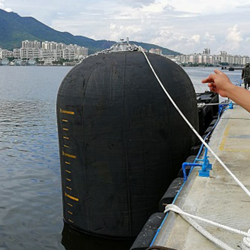 China Hydro Pneumatic Submarine Fender Suppliers_1