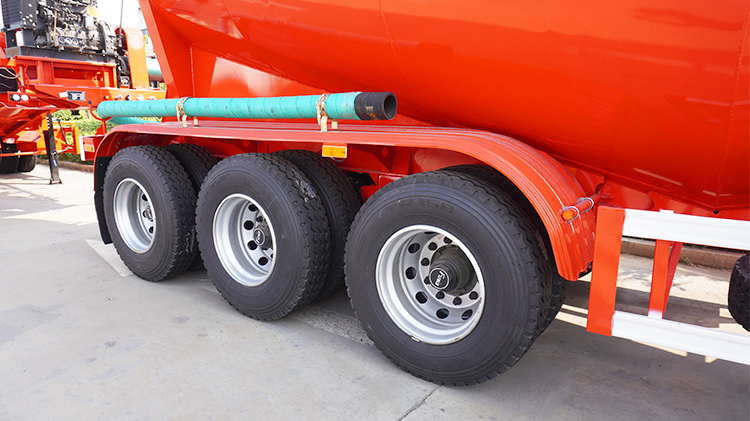 TITAN 3 axle 35/40 tons pneumatic sand cement powder truck trailer