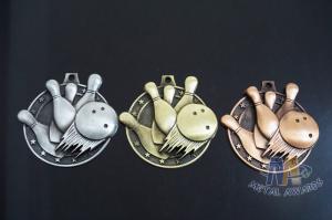 China Metal les médailles gravées par école faite sur commande en alliage de zinc de sports de bowling avec la 2D ou le type 3D, la lanière ou le ruban on sale 