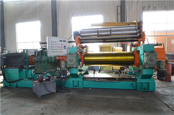 XK-560 Rubber Mixing Mill With Stock Blender For Rubber Compounding 2