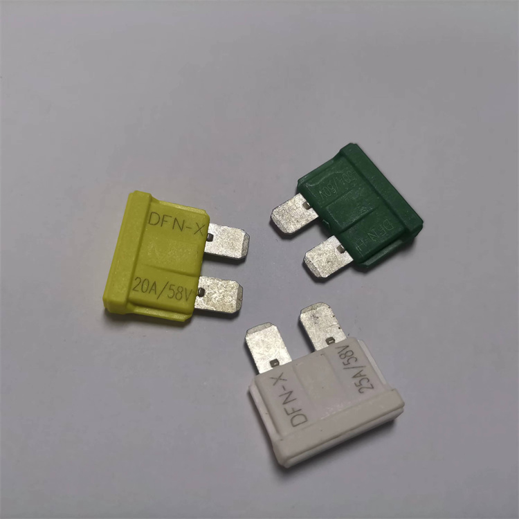 Low Voltage Electric Vehicle Fuse DC80V Automotive Blade Fuse Made in China