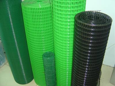 PVC coated welded wire mesh rolls in green, light-green and black colors