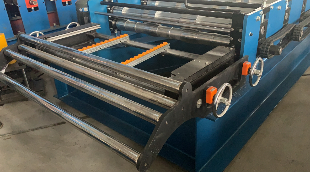 Leveling rollers of 840 roofing sheet machine