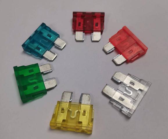 DC32V 25A Clear Automotive Blade Fuse Conform to UL248 Supplied by China Factory