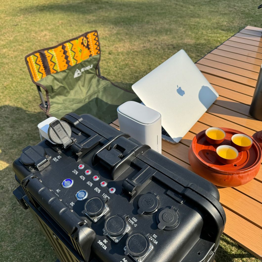 2024 The Newly Designed Portable Solar Power Generator for Outdoor Activities Can Be Charged with Mobile Phone Appliances