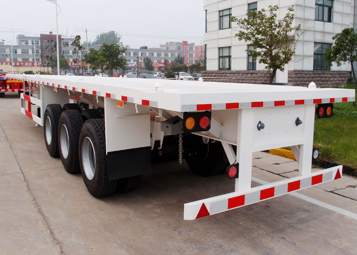 Flat bed trailer with front plate 