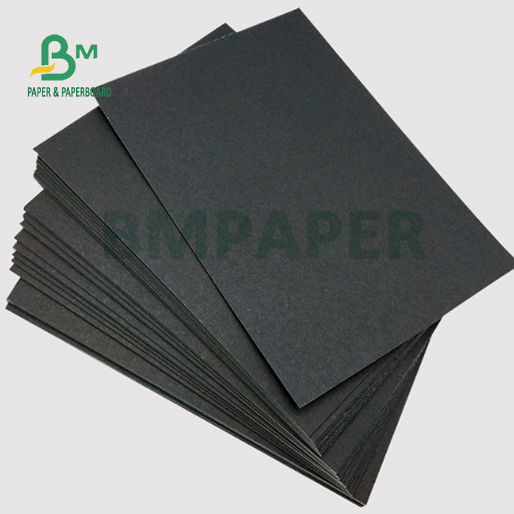  300gsm 350gsm Uniform Black Paper For Hang Tags 70 x 100cm High Rigidity
