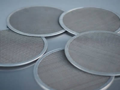 There are five titanium mesh filter discs with stainless steel frames.