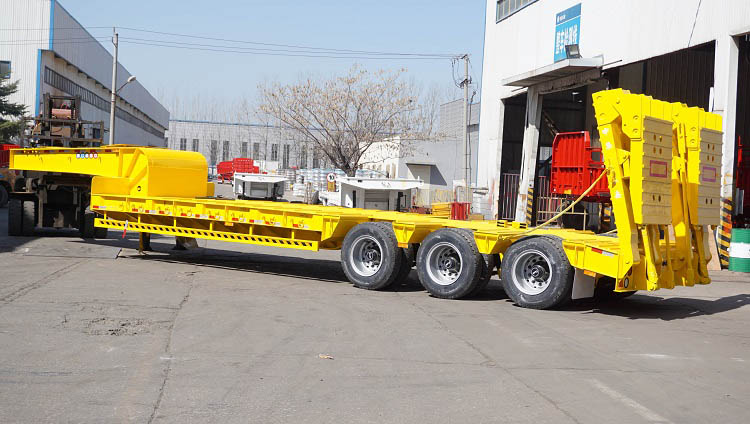 Tri Axle Semi Lowbed Trailer Low Bed Truck with Folding ladder