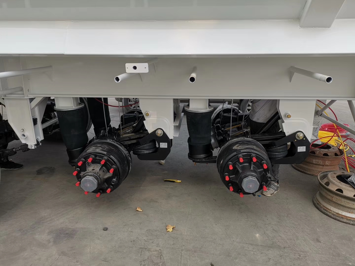 5 Axle tipper trialer with airbag suspension and lifting