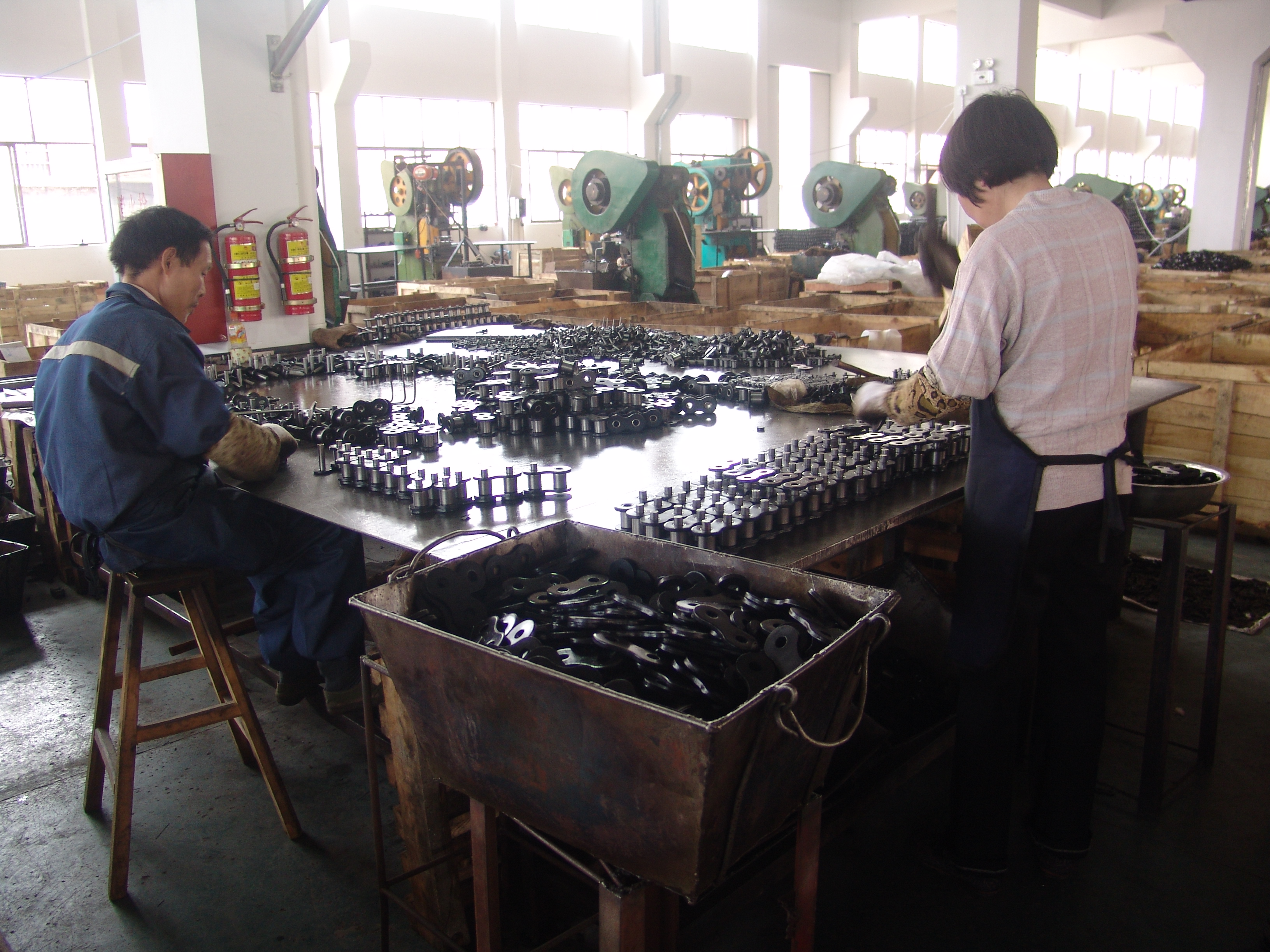 skilled workers for roller chains production