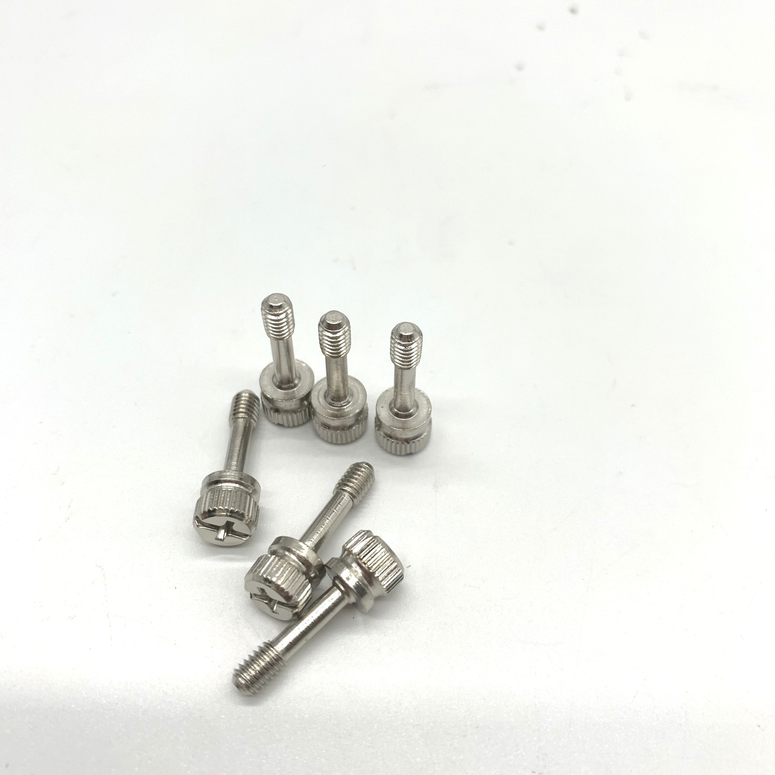 M4X16 Eleven-Character Groove Knurling Does Not Come Out Of The Screw Captive screw