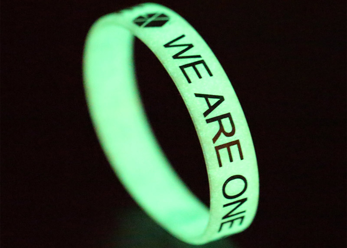 Luminous Silicone bracelet for boys girls custom logo Wristband Recessed Rubber strap words color size