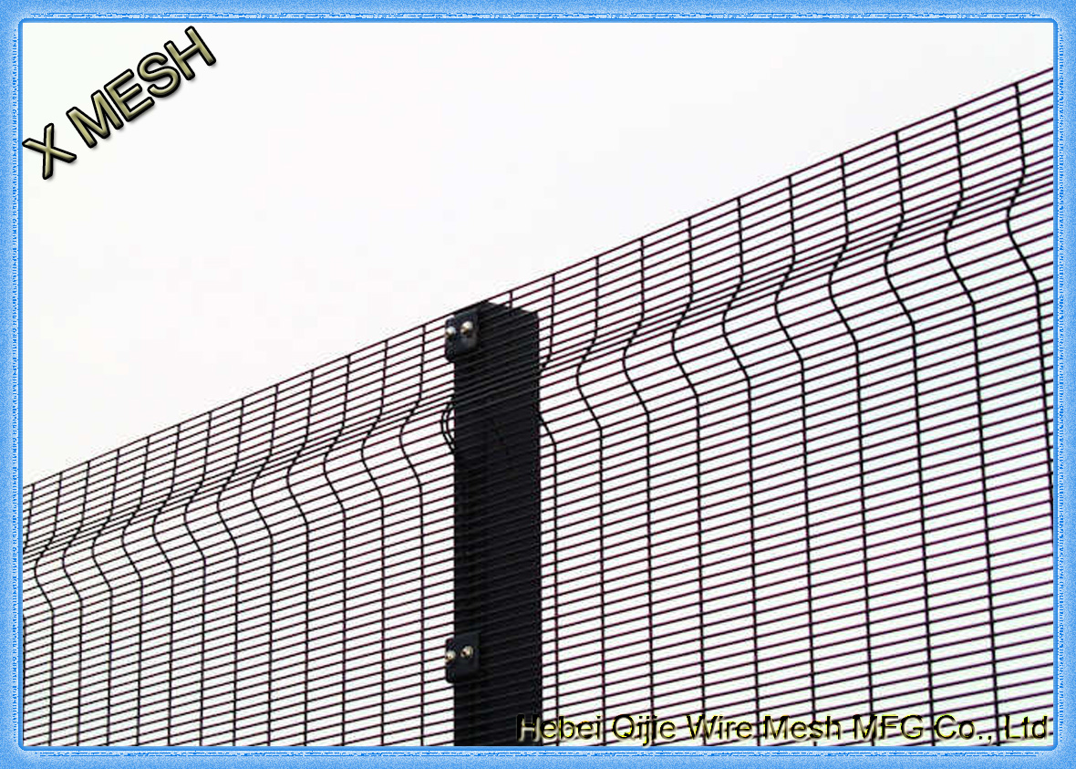 install of 358 mesh fence panel