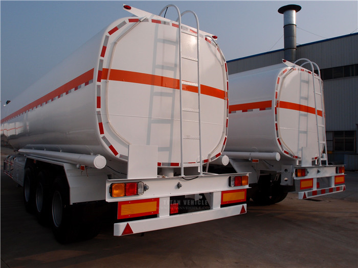 The liquid semi tanker trailer made by Titan can be manufactured according to the requirements of customers, and can be designed to separate warehouses and ship different liquids.