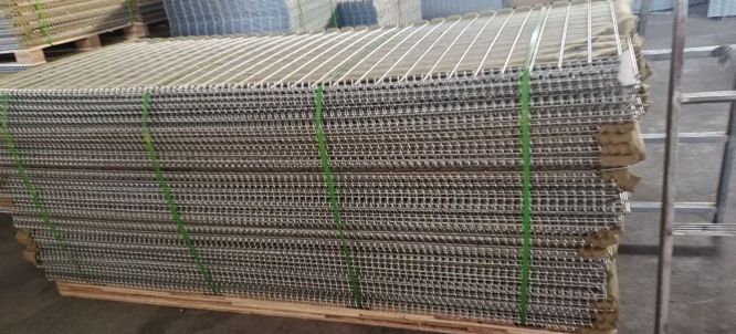 2.0mm-4.0mm Blue Welded Wire Mesh Baskets for Industrial Storage Needs