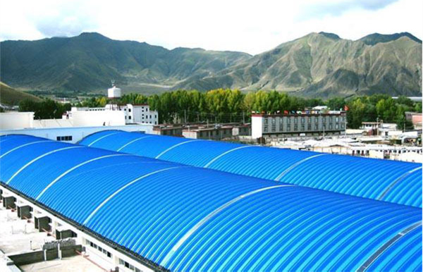 Automatic steel roofing tile curving machine