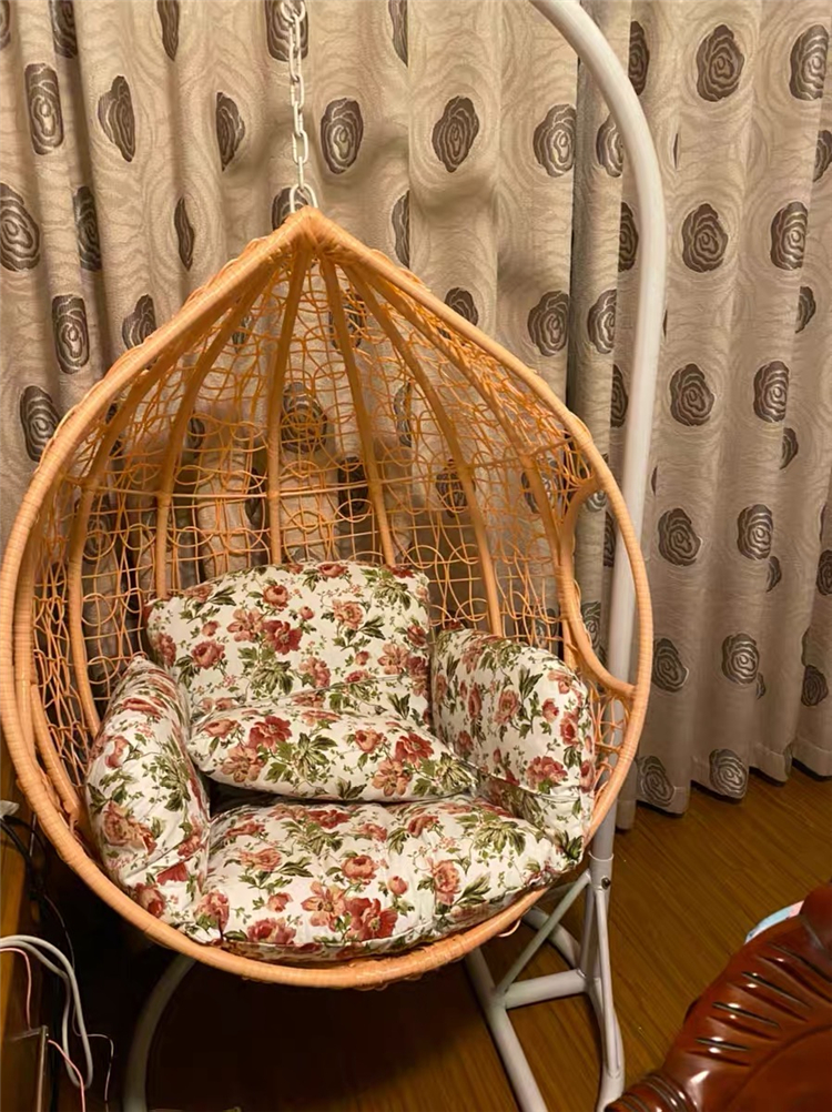Hot selling product large rattan hanging chairs wicker egg swing with support table