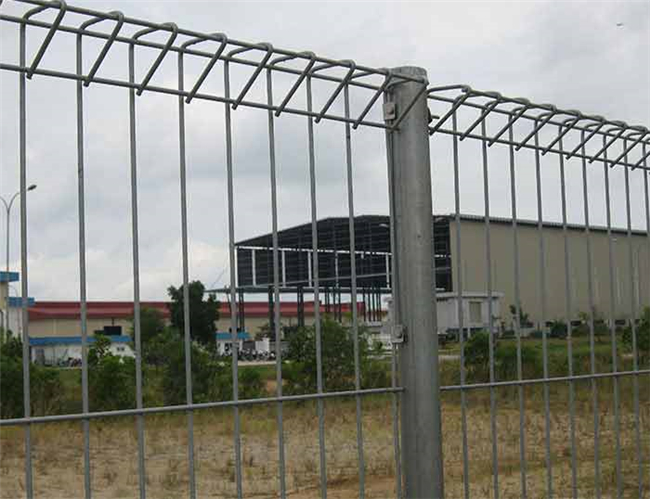 Durable galvanized welded iron wire mesh BRC roll top fence