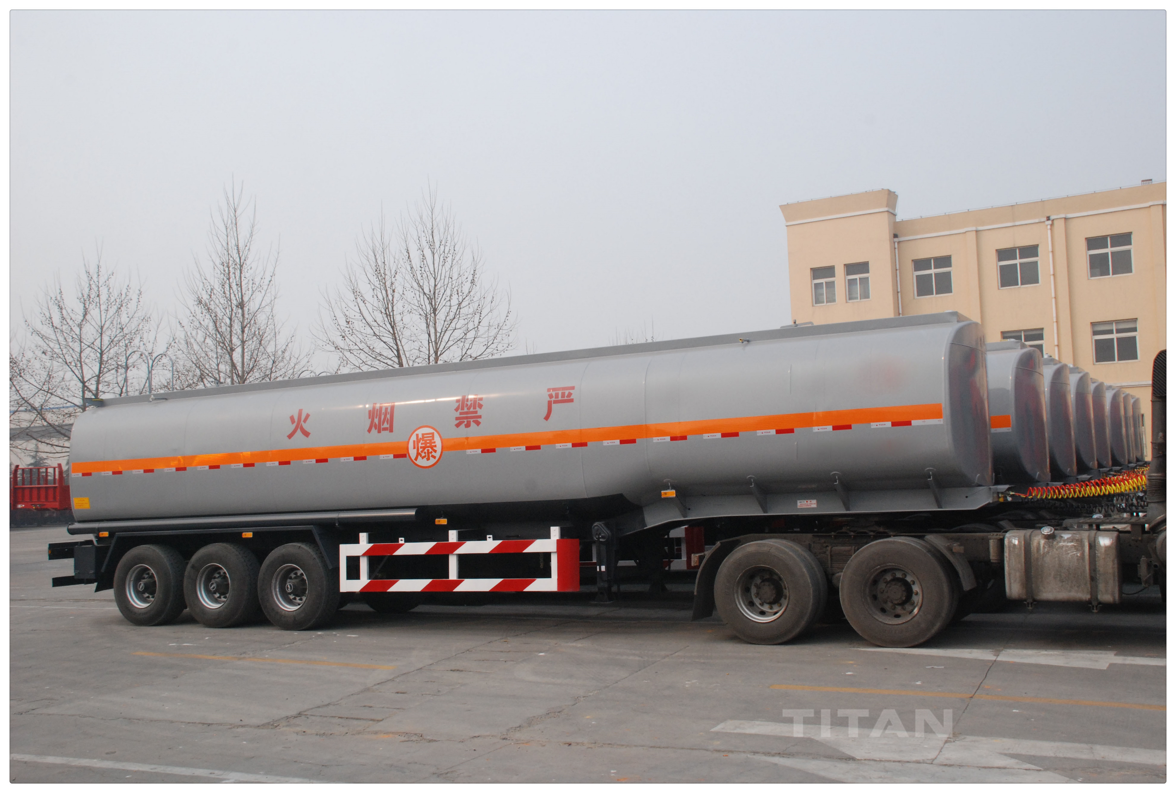 tri-axle fuel tanker truck trailer have good quality and we get some good feedback