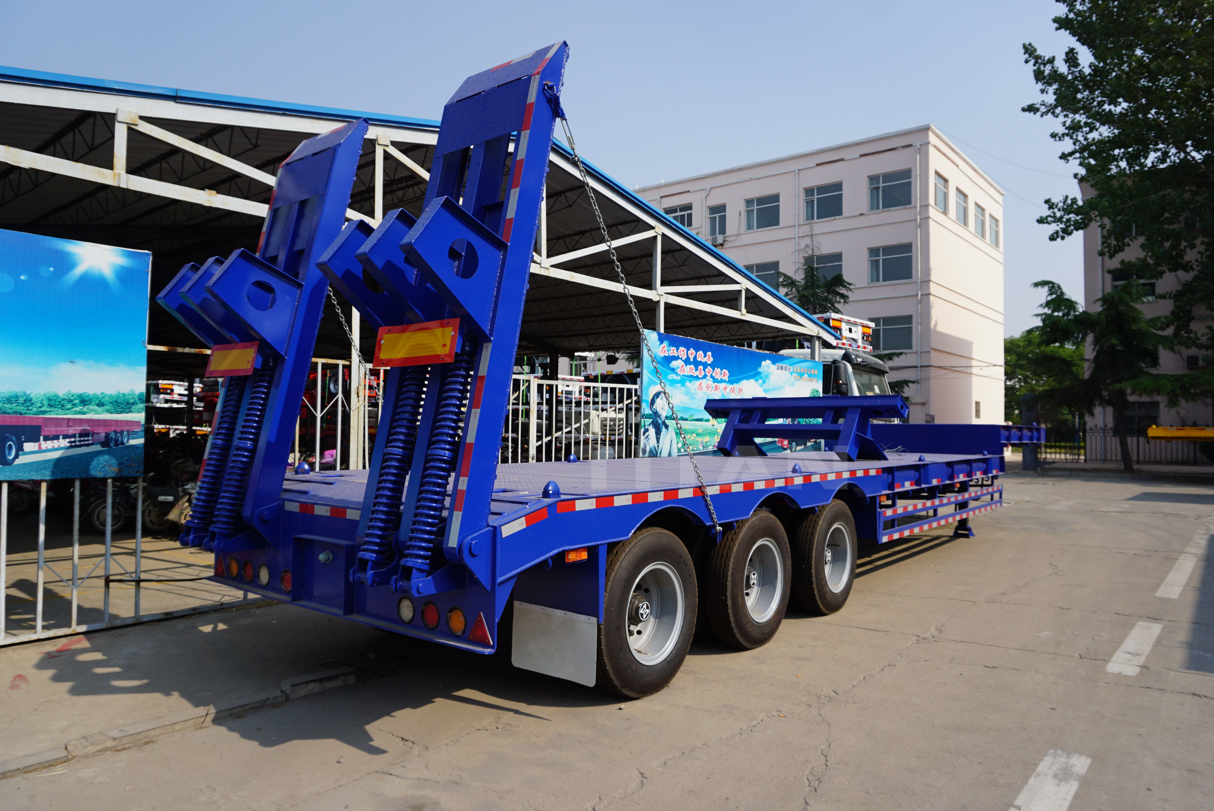 TITAN production low loader with excavator recess is a famous brand and is safe and durable.