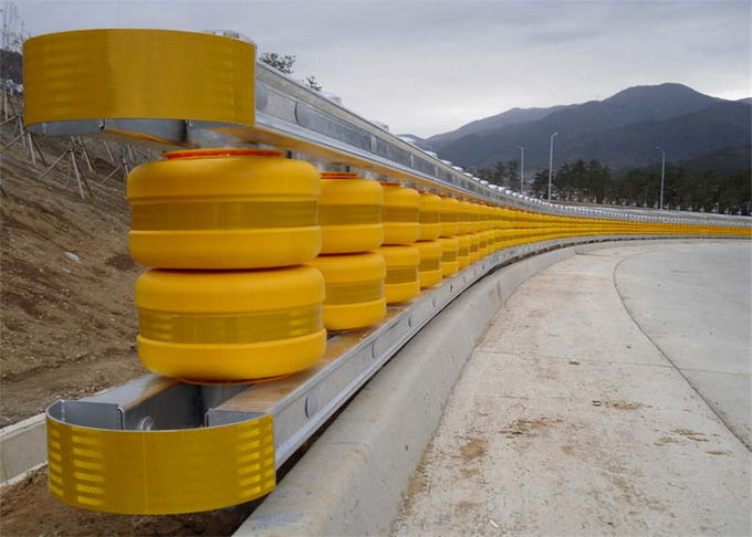 Yellow Red EVA Filled Safety Roller Barrier High Energy Absorption And Low Reaction 1