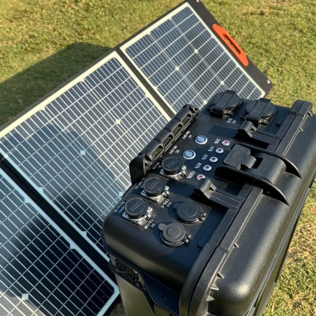 4000W Large Capacity Solar Generator 3000W Portable Power Station with Foldable Solar Panel