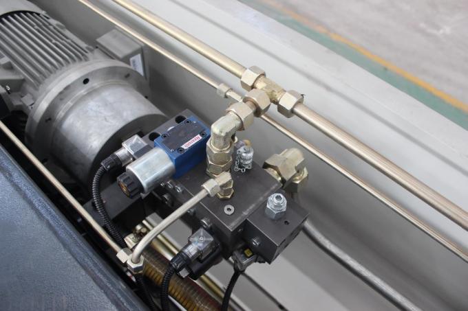 Customized Voltage Sheet Shearing Machine , 0.3mm 3200 X 200 Ton CNC Press Brake