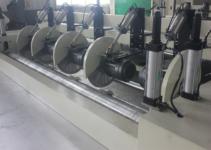 NON-WOVEN ROLLING AND CUTTING MACHINE