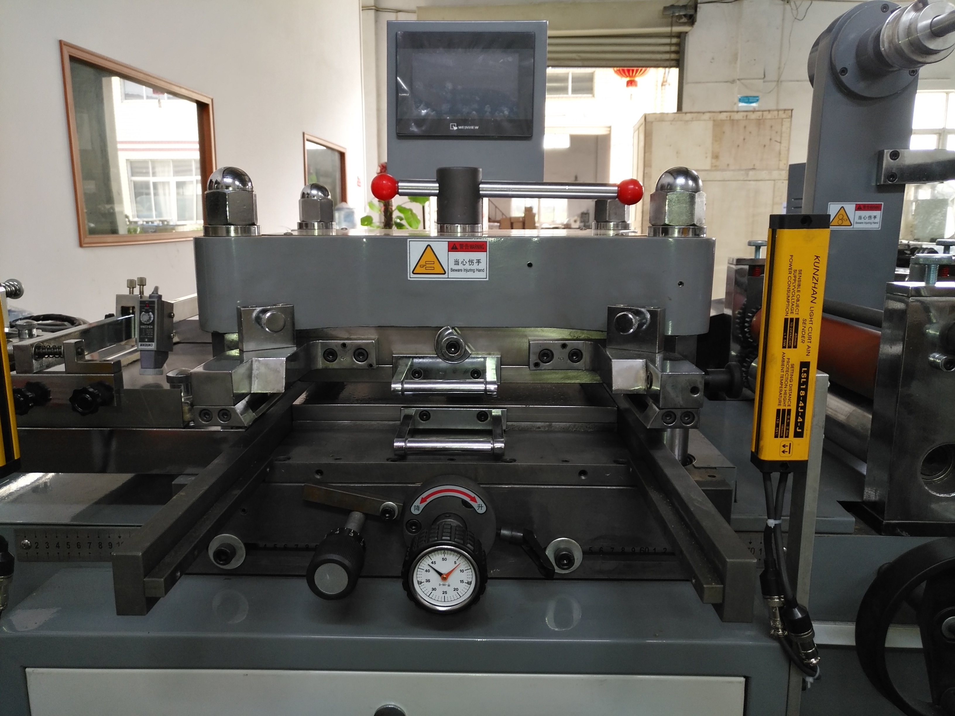  PVC Sticker Film Die Cutting Machine With Sheeting Function