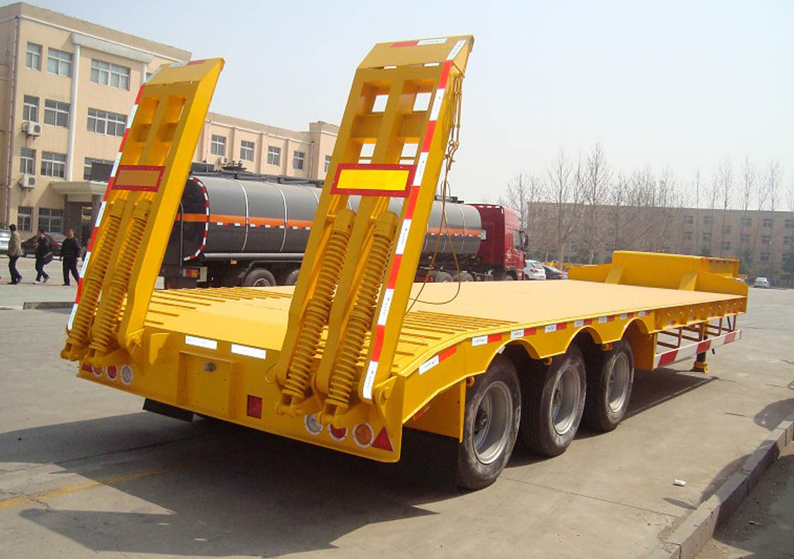 three axle low bed trailer 