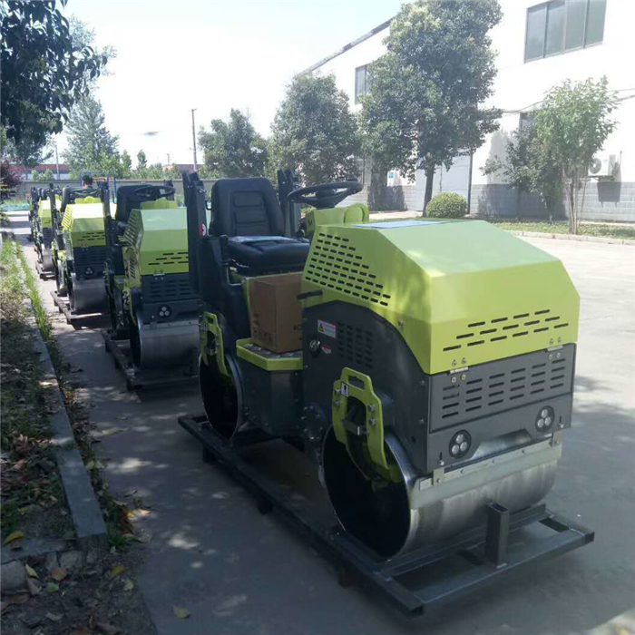 Small tandem roller for ground compacting 1ton riding on mini road roller