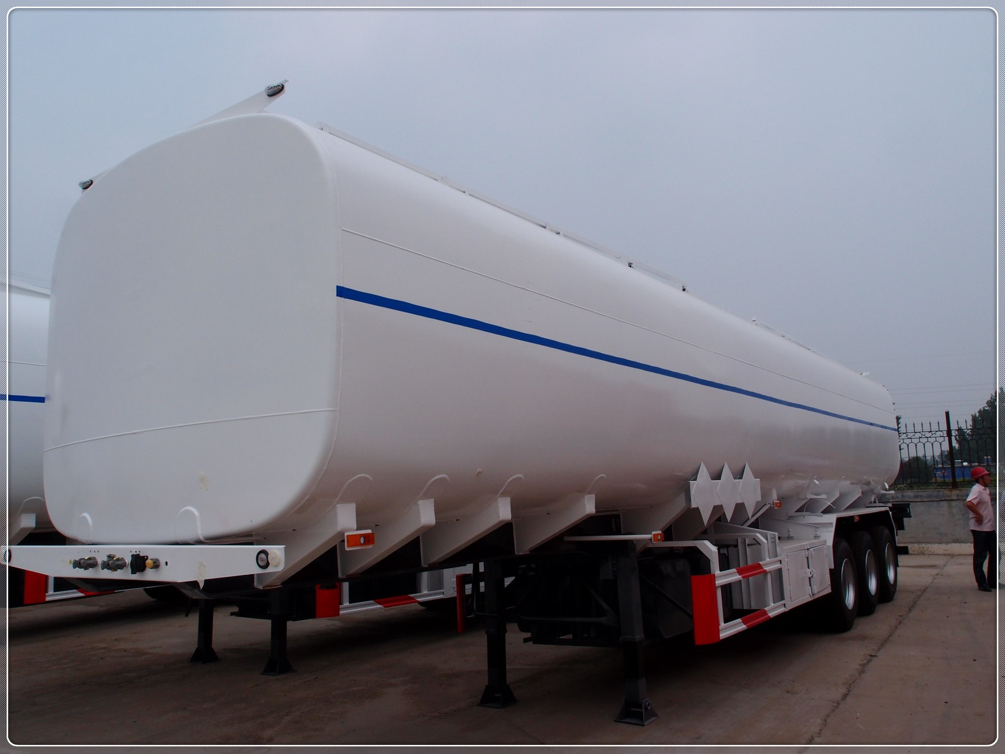 3 axles 36000 liters fuel tanker semi trailer with four company compartment tank trailer