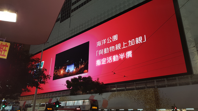 Large Advertising Led Screens Fixed On Double Pillar / Outdoor Led Billboard 1