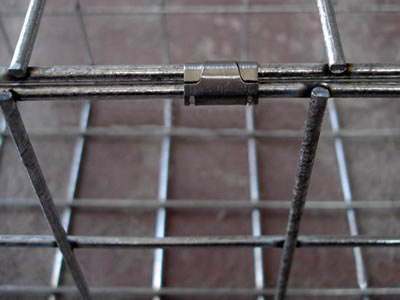The cover and front welded gabion is connected by the U clip.