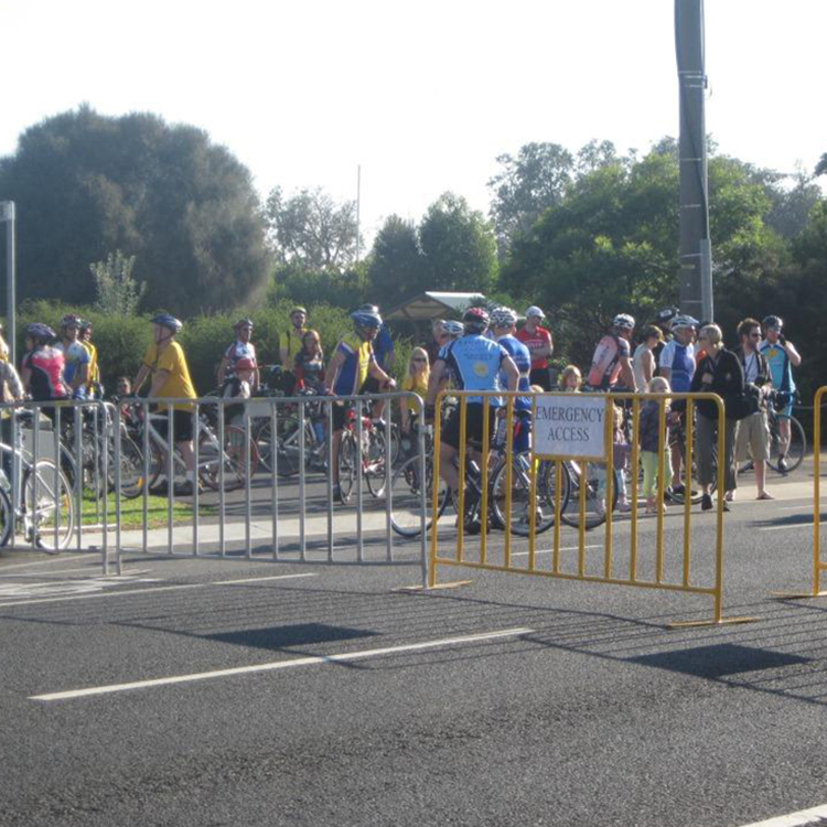 Wholesale price pedestrian barricade interlocking Tempory Fence cheap galvanized metal crowd control barrier fence