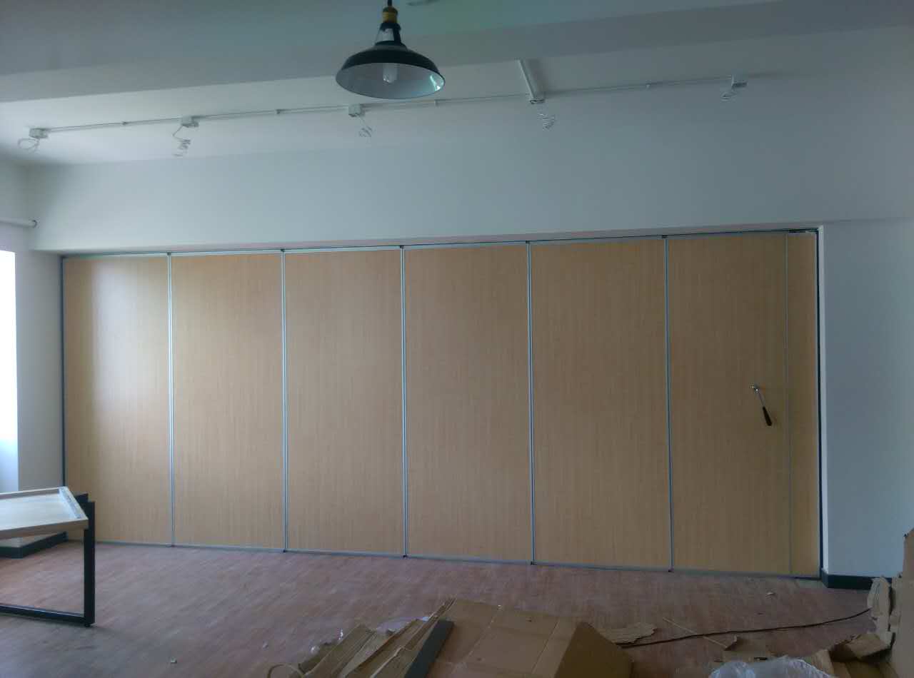 Custom Wooden Ceiling To Floor Partition Walls For Showrooms