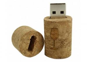 China Logo en bois de bâton de mémoire d'entraînement d'instantané d'USB de liège de vin rouge gravé pour le cadeau promotionnel on sale 