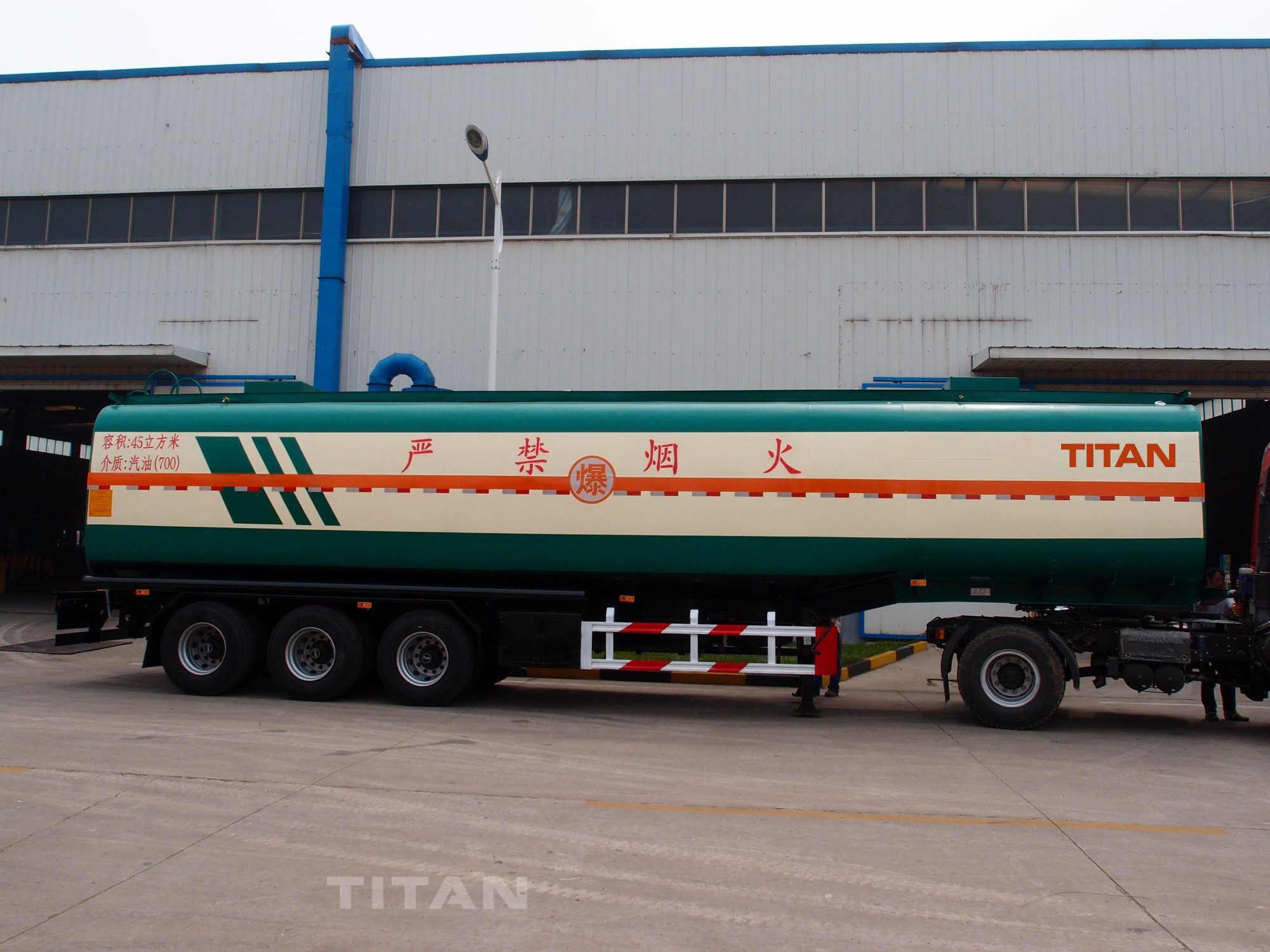 TITAN produce the high quality fuel dolly drawbar tanker trailers for the carrying of palm oil and refined palm kernel oil.and we use the famous spare parts.