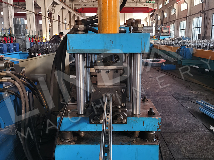 Chain Drive Galvanized Photovoltaic Rack Roll Forming Production Line With Flying Cutting