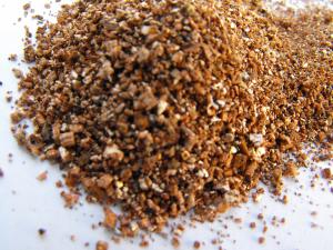 China Golden Yellow expanded vermiculite on sale 