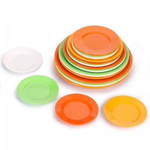 colored plastic disposable plates