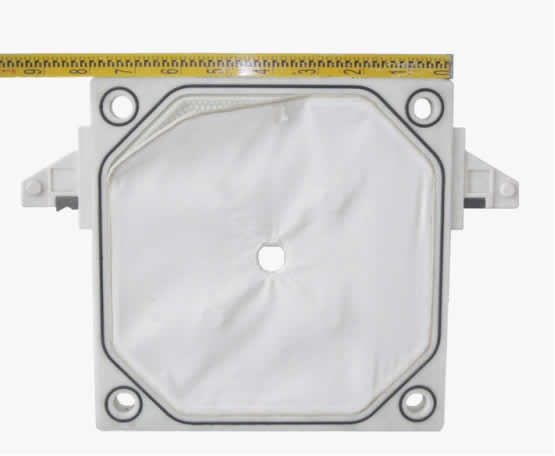 Polyester filter fabric gasket in a frame and filter plate