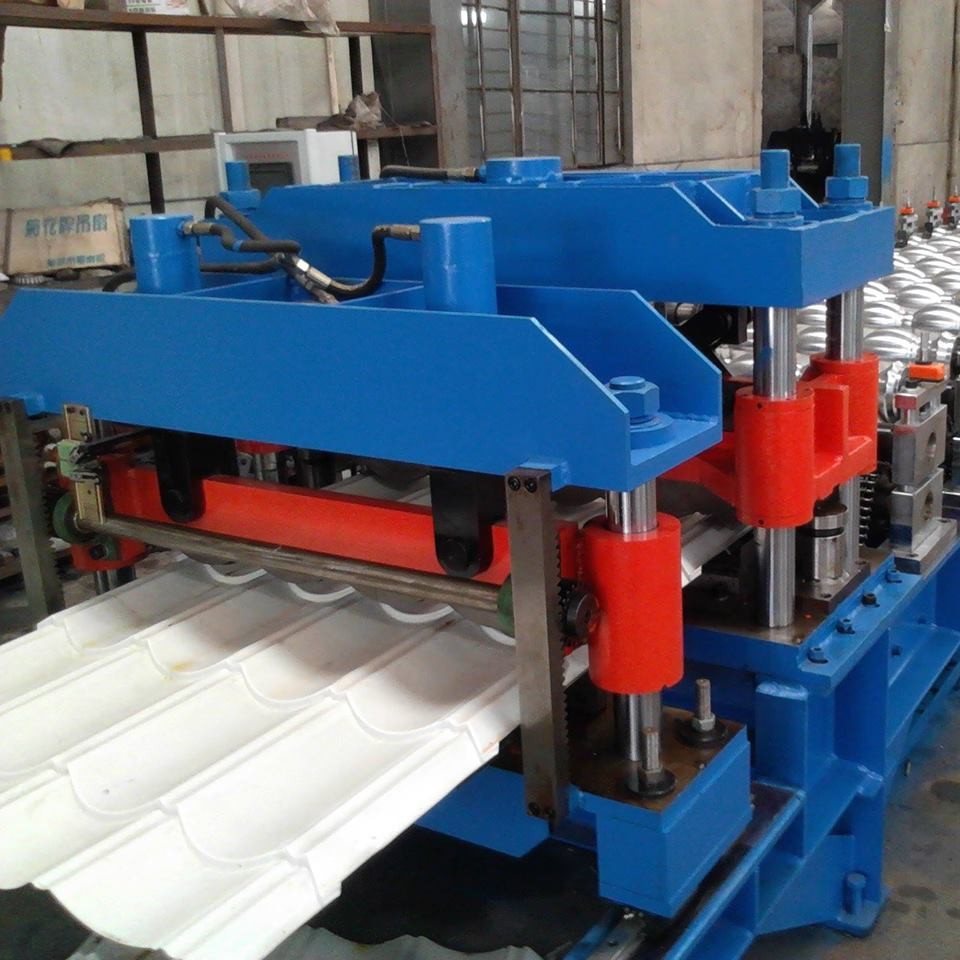 Fully electric automatic galvanized glazed tile roll forming machine