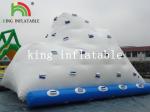 L'iceberg gonflable blanc de l'eau d'arrière-cour/logo fait sur commande durable de PVC a imprimé le jouet de l'eau