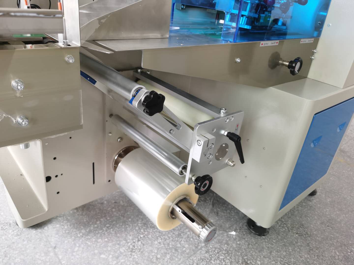 Durable Cheap Stainless Steel PLC servo motor multifunction Wrapping Mask Heat seal film packing machine