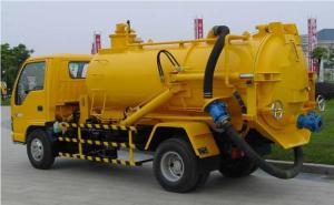 China Cylinder Fecal Tanker RHD Vacuum Sewage Suction Truck on sale 