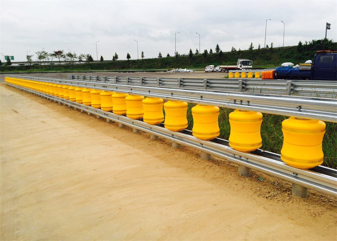 Yellow Red EVA Filled Safety Roller Barrier High Energy Absorption And Low Reaction 3