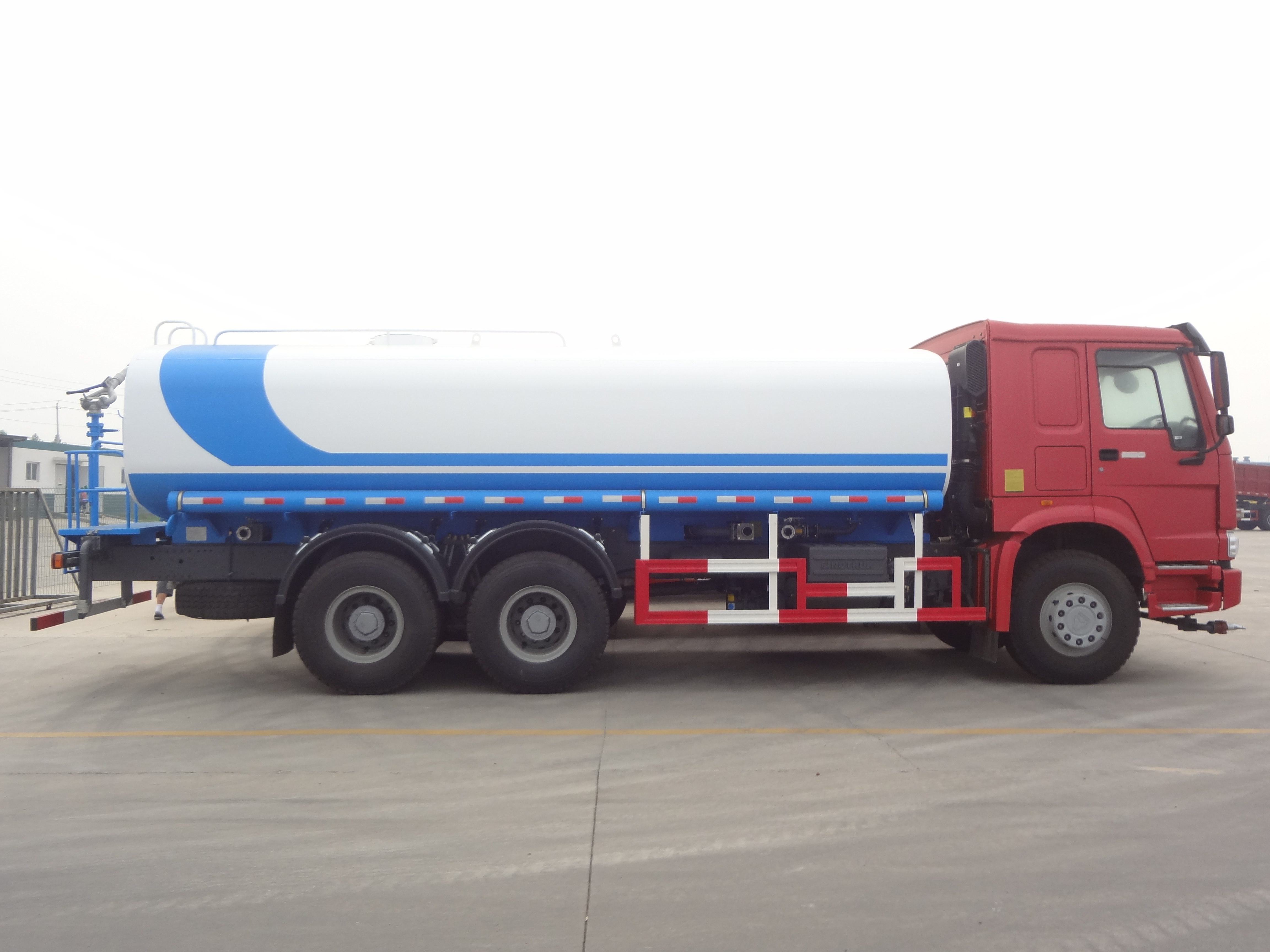SINOTRUK HOWO 6*4 10wheeler spraying vehicle 20m3 water tank truck